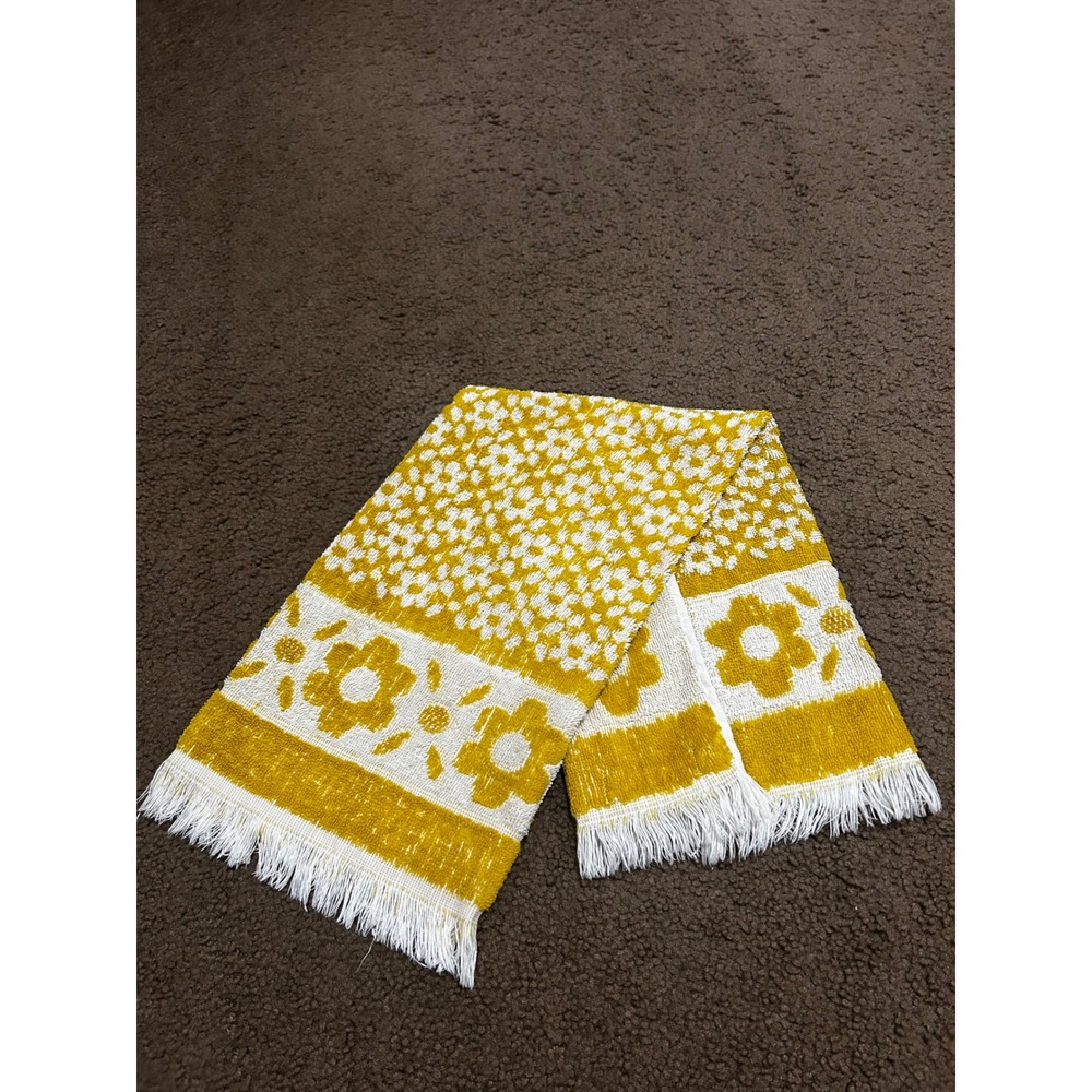 Vintage Cannon Monticello Mustard Yellow Daisy Floral Fringed Hand Towel 70s